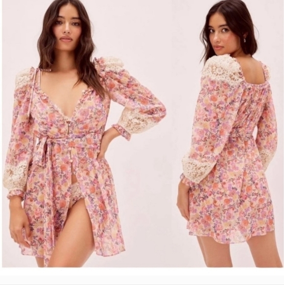 For Love And Lemons Dresses & Skirts - For love and lemons Gardenia floral robe dress pink small NWT